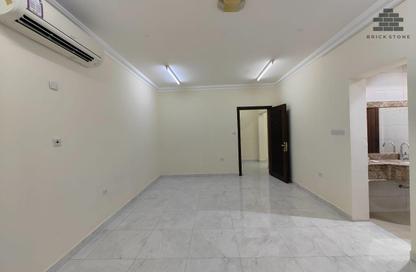 Apartment - 4 Bedrooms - 3 Bathrooms for rent in Al Mansoura - Al Mansoura - Doha