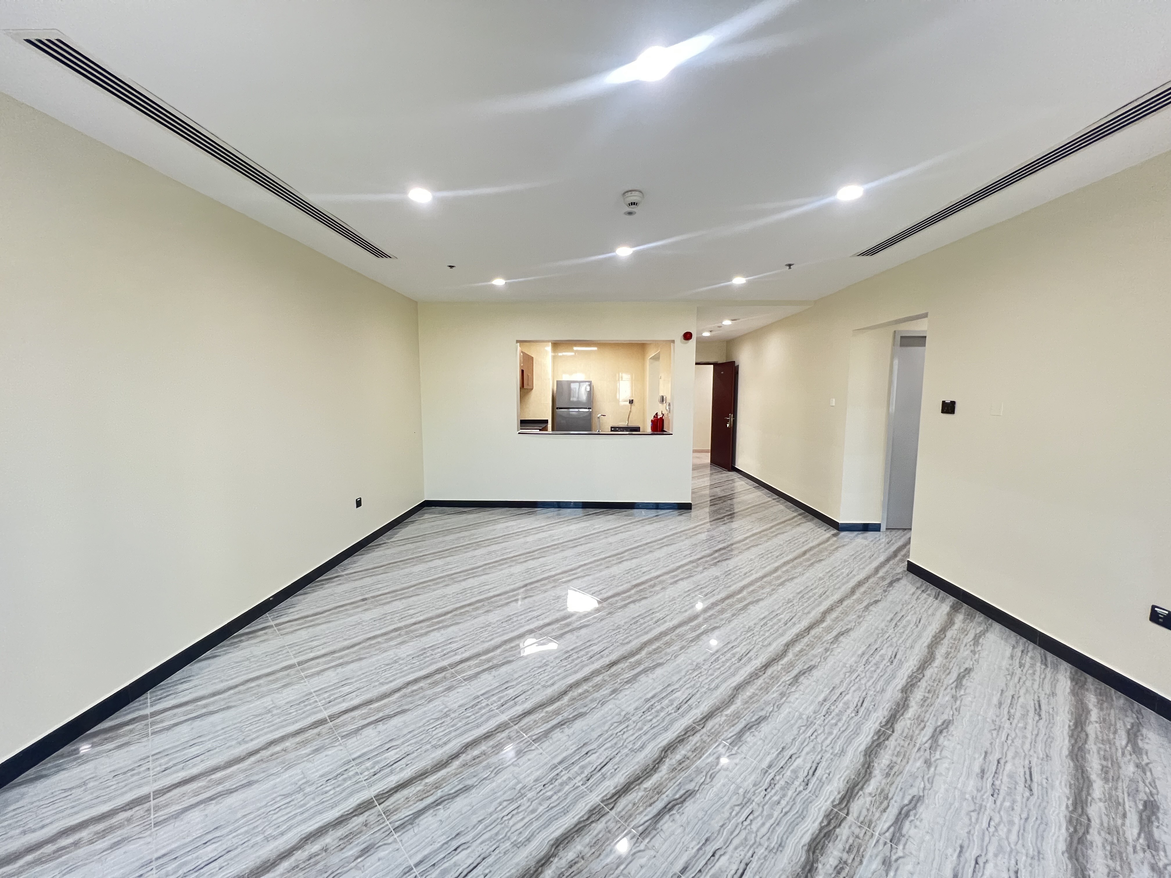 Huge unit | 1BR SF | Bills included | city view|