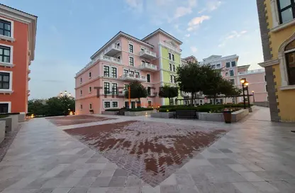 Apartment - 1 Bedroom - 2 Bathrooms for rent in Carnaval - Qanat Quartier - The Pearl Island - Doha