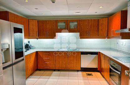 Apartment - 3 Bedrooms - 4 Bathrooms for sale in Tower 4 - Porto Arabia - The Pearl Island - Doha