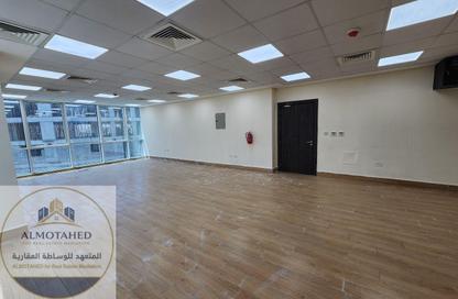 Office Space - Studio - 2 Bathrooms for rent in Umm Ghuwailina 4 - Umm Ghuwailina - Doha