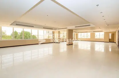 مساحات مكتبية - غرفة نوم - 2 حمامات للايجار في منتزه 7 - المنتزه - الدوحة