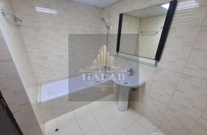 Apartment - 2 Bedrooms - 2 Bathrooms for rent in Al Salam Tower - Corniche Road - Corniche Road - Doha