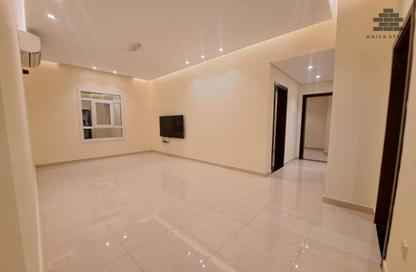 شقة - 2 غرف نوم - 3 حمامات للايجار في شارع المطار القديم - طريق المطار القديم - الدوحة شقة - 2 غرف نوم - 3 حمامات للايجار في شارع المطار القديم - طريق المطار القديم - الدوحة