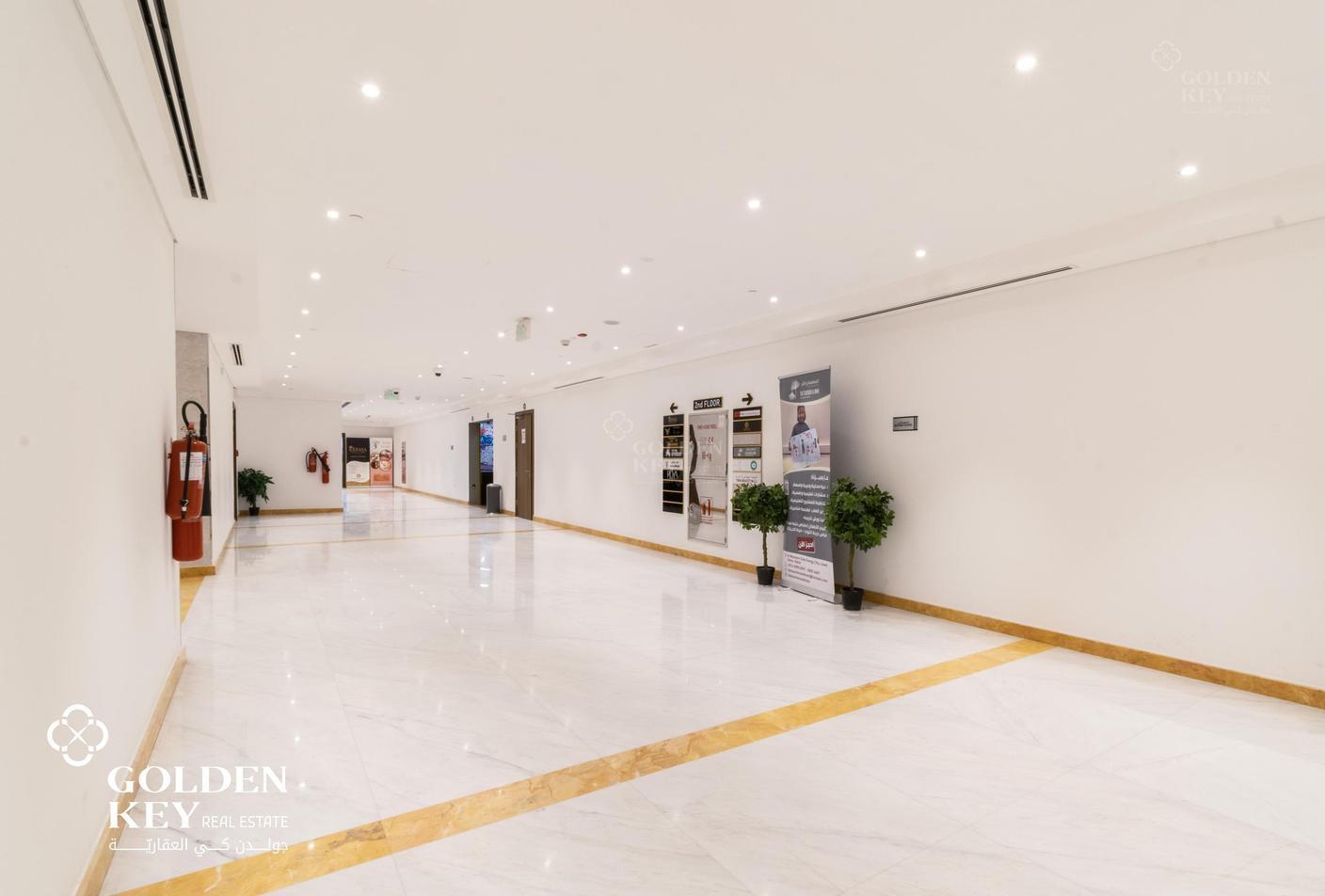 مكتب بالمارينا الوسيل منطقة الأعمال  باطلالة لا مثيل لها