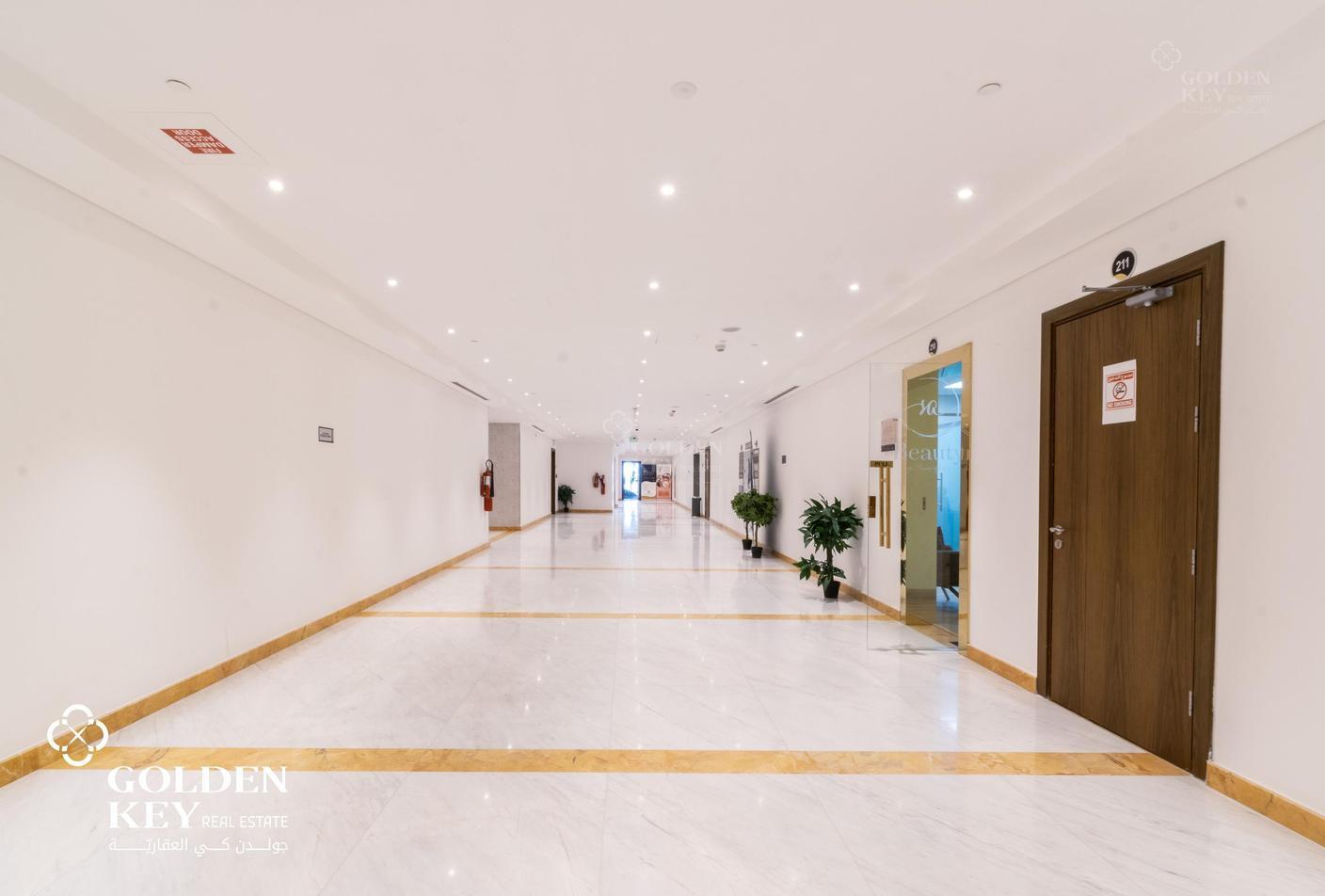 مكتب بالمارينا الوسيل منطقة الأعمال  باطلالة لا مثيل لها