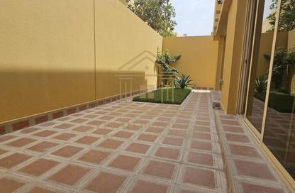 مجمع سكني - 5 غرف نوم - 7 حمامات للايجار في المسيلة - المسيلة - الدوحة