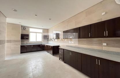 Villa - 5 Bedrooms - 4 Bathrooms for rent in Al Luqta - Al Luqta - Doha