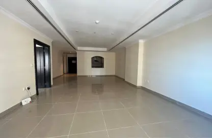 Apartment - 1 Bedroom - 2 Bathrooms for rent in East Porto Drive - Porto Arabia - The Pearl Island - Doha
