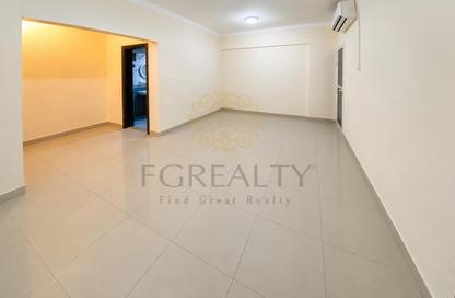 Apartment - 3 Bedrooms - 3 Bathrooms for rent in Anas Street - Fereej Bin Mahmoud North - Fereej Bin Mahmoud - Doha