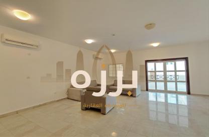 Villa - 4 Bedrooms - 5 Bathrooms for rent in Al Luqta - Al Luqta - Doha