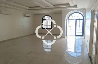 فيلا - 7 غرف نوم - 8 حمامات للايجار في شارع النعيجة - النعيجة - الدوحة