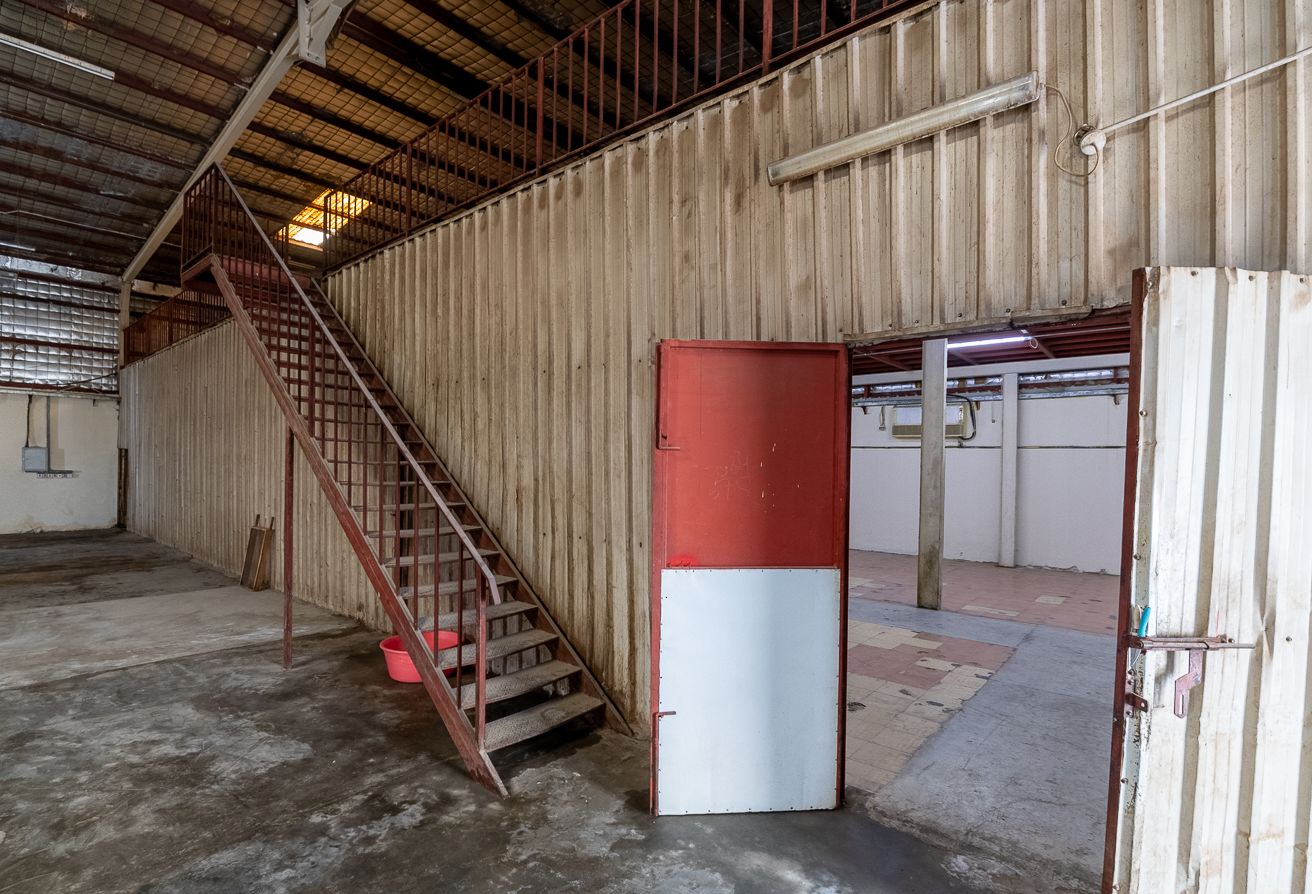 Spacious Warehouse with Cold Storage and Offices