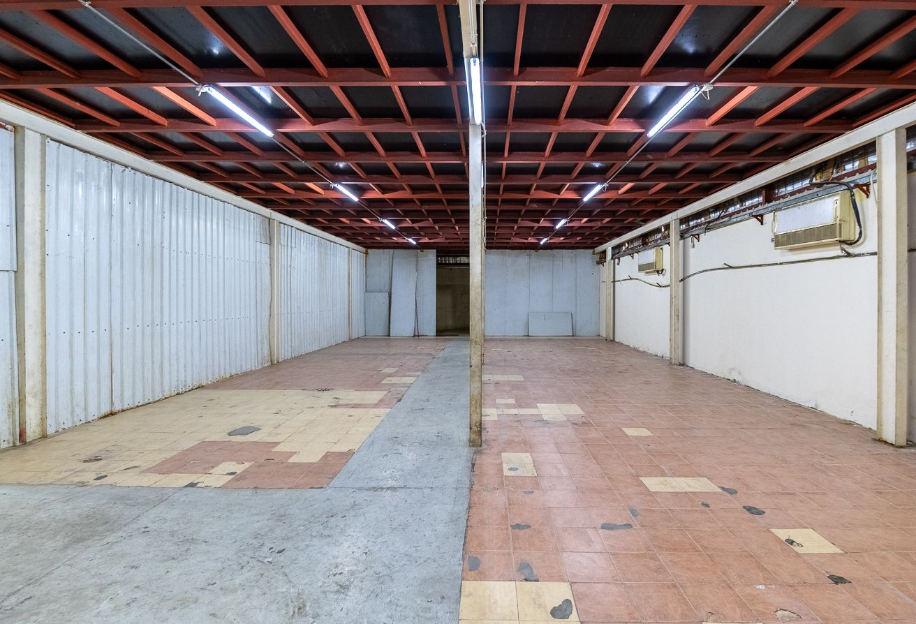 Spacious Warehouse with Cold Storage and Offices