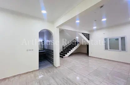 فيلا - 6 غرف نوم - 6 حمامات للايجار في شارع المرخية - المرخية - الدوحة