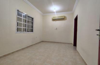 Apartment - Studio - 1 for rent in Umm Ghwailina Comm - Umm Ghuwalina - Umm Ghuwailina - Doha