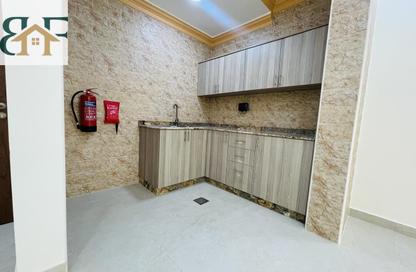 Apartment - 2 Bedrooms - 2 Bathrooms for rent in Umm Ghwailina Comm - Umm Ghuwalina - Umm Ghuwailina - Doha
