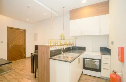 شقة - غرفة نوم - 2 حمامات للايجار في طريق المطار القديم - الدوحة