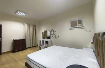 Apartment - 2 Bedrooms - 2 Bathrooms for rent in Thabit Bin Zaid Street - Al Mansoura - Doha