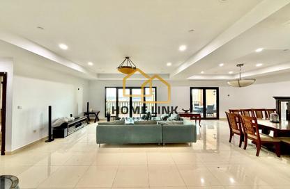 Apartment - 2 Bedrooms - 3 Bathrooms for sale in Tower 14 - Porto Arabia - The Pearl Island - Doha
