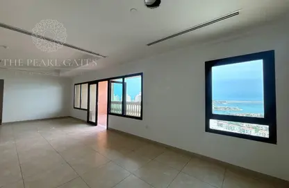 شقة - 2 غرف نوم - 3 حمامات للايجار في طريق بورتو الشرقي - بورتو أرابيا - جزيرة اللؤلؤة - الدوحة