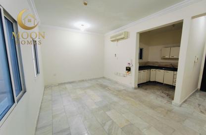 Apartment - 1 Bedroom - 1 Bathroom for rent in Umm Ghwailina Comm - Umm Ghuwalina - Umm Ghuwailina - Doha