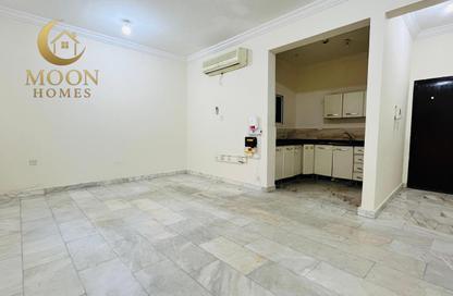 Apartment - 1 Bedroom - 1 Bathroom for rent in Umm Ghwailina Comm - Umm Ghuwalina - Umm Ghuwailina - Doha