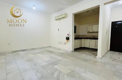 Apartment - 1 Bedroom - 1 Bathroom for rent in Umm Ghwailina Comm - Umm Ghuwalina - Umm Ghuwailina - Doha