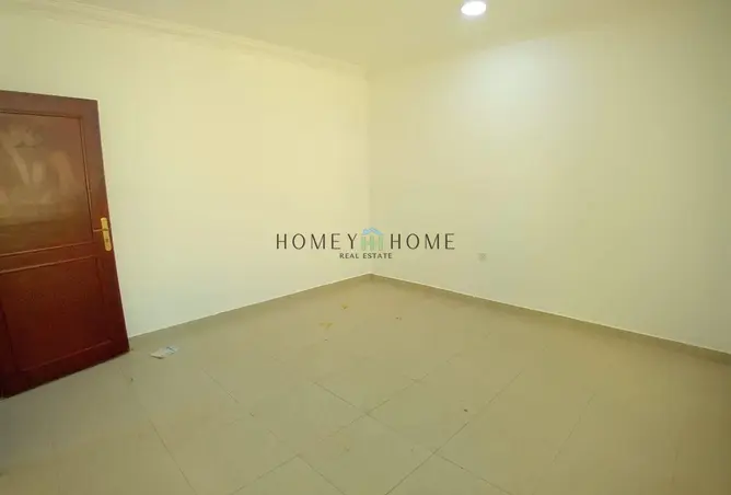 1004483 - Property Image 2