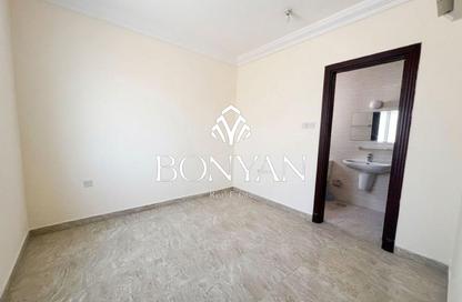 Villa - 6 - 5 for rent in Al Gharrafa - Doha