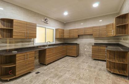 مجمع سكني - 4 غرف نوم - 4 حمامات للايجار في شارع  بو هامو - أبو هامور - الدوحة