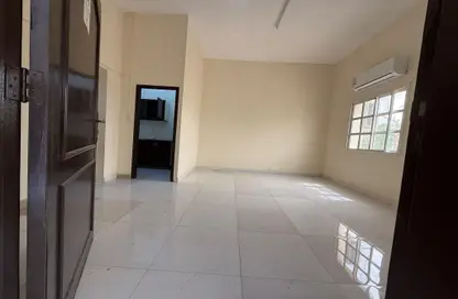 شقة - 1 حمام للايجار في شارع ام السنيم - عين خالد - الدوحة