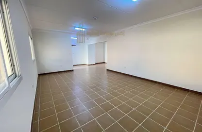 فيلا - 4 غرف نوم - 5 حمامات للايجار في شارع الوعب - الوعب - الدوحة