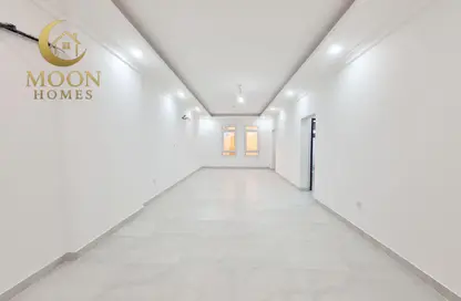 Apartment - 2 Bedrooms - 3 Bathrooms for rent in Umm Ghwailina Comm - Umm Ghuwalina - Umm Ghuwailina - Doha