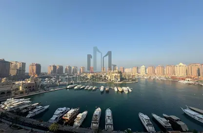 شقة - 2 غرف نوم - 3 حمامات للايجار في طريق بورتو الشرقي - بورتو أرابيا - جزيرة اللؤلؤة - الدوحة