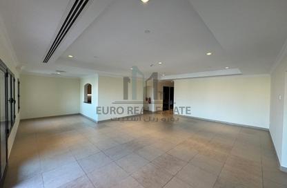 Apartment - 2 Bedrooms - 3 Bathrooms for rent in East Porto Drive - Porto Arabia - The Pearl Island - Doha