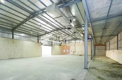 Warehouse - Studio - 6 Bathrooms for rent in Industrial Area 4 - Industrial Area - Industrial Area - Doha