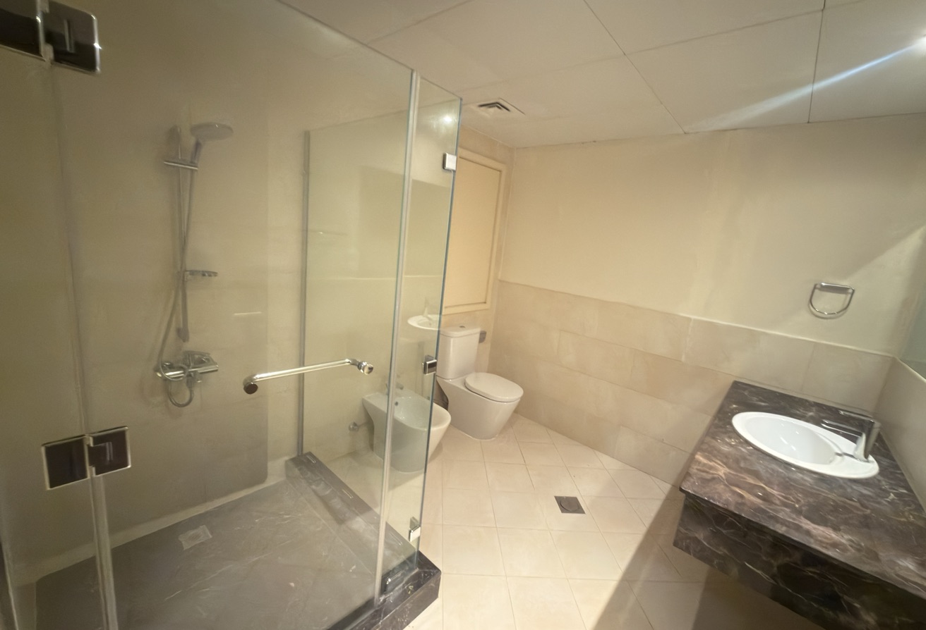 HOT DEAL ! MARINA FRONT 2BHK PORTO ARABIA ! thumbnail 9