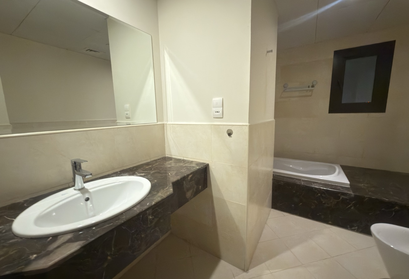 HOT DEAL ! MARINA FRONT 2BHK PORTO ARABIA ! thumbnail 12
