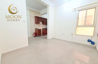 Apartment - 1 Bedroom - 1 Bathroom for rent in Umm Ghuwailina 4 - Umm Ghuwailina - Doha