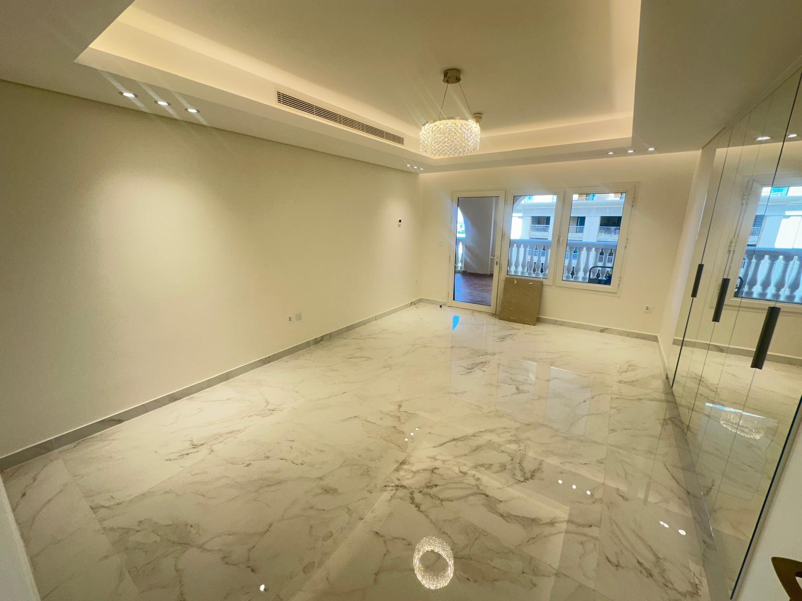 Luxury  Apartment for sale porto Arabia thumbnail 7