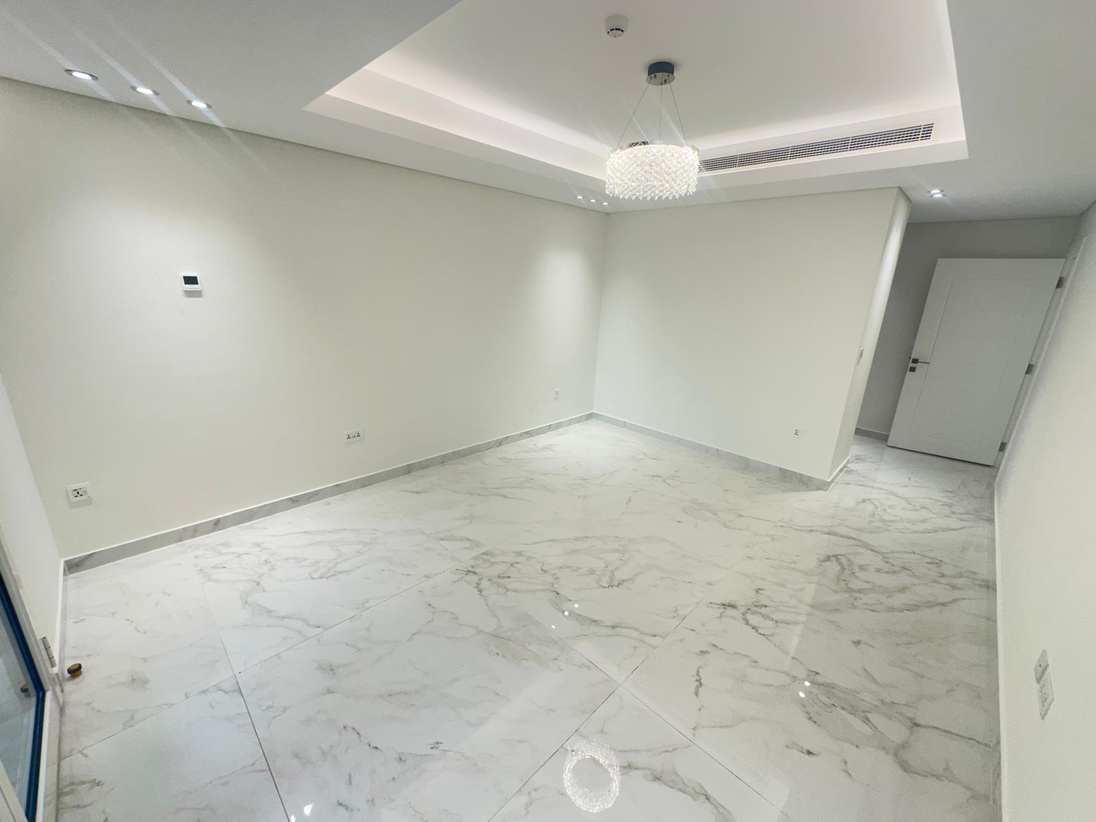 Luxury  Apartment for sale porto Arabia thumbnail 10