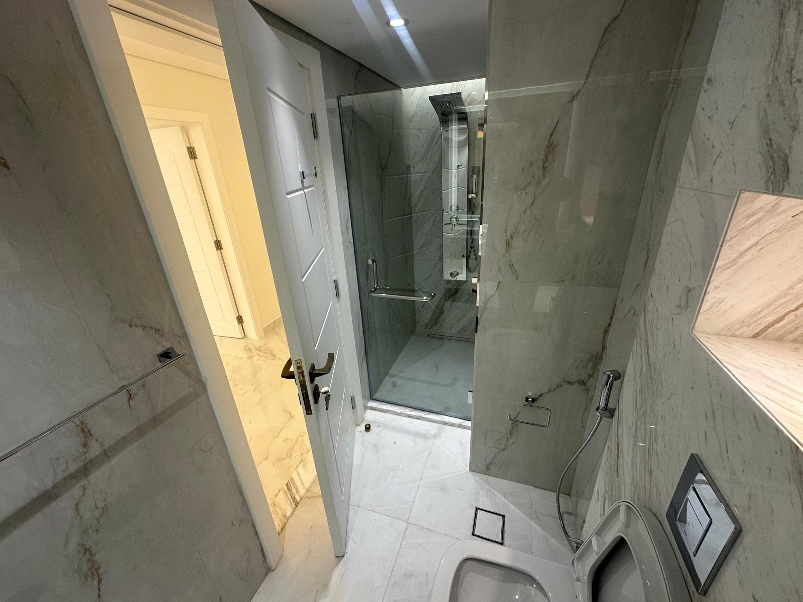Luxury  Apartment for sale porto Arabia thumbnail 14