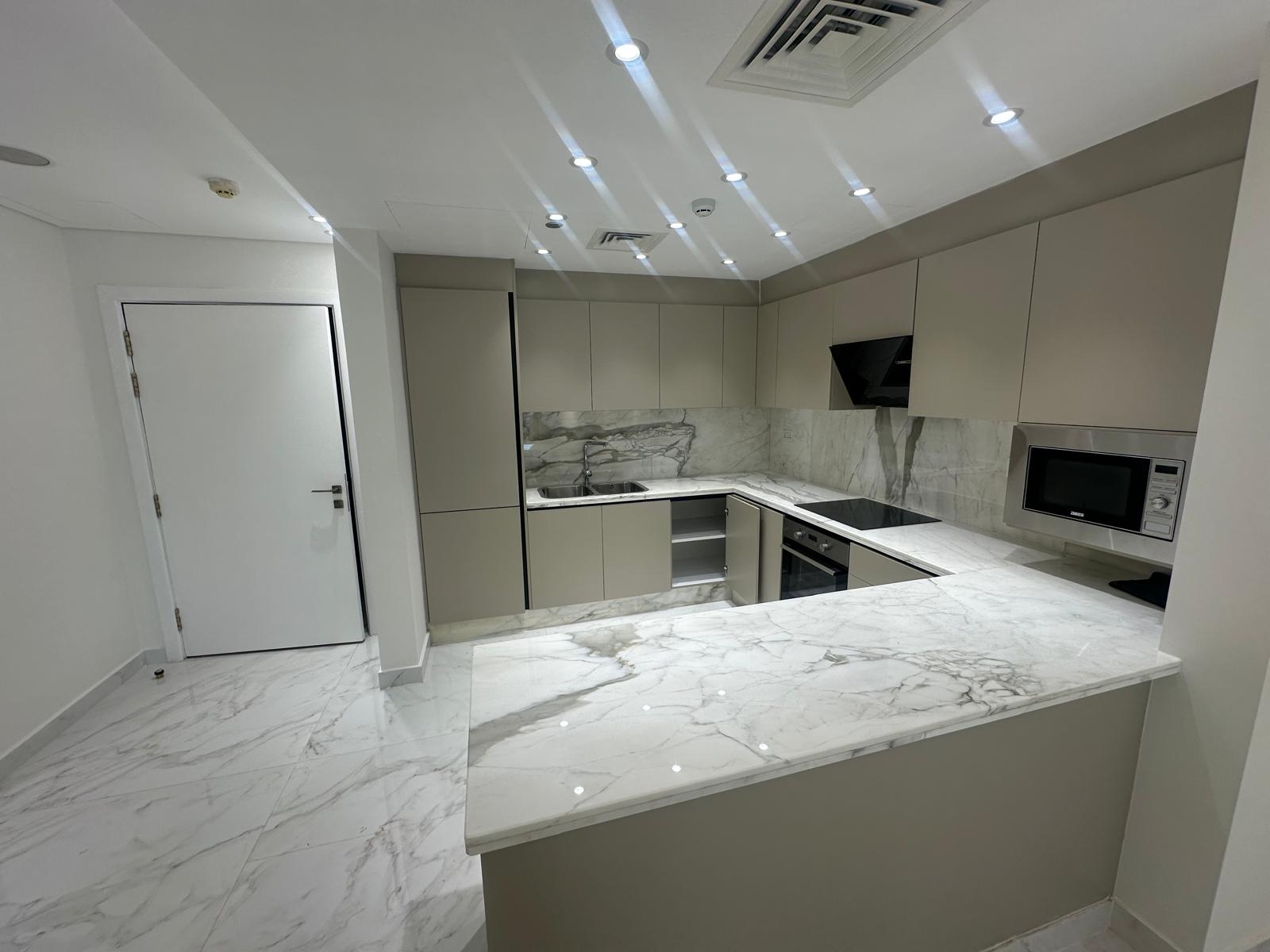 Luxury  Apartment for sale porto Arabia thumbnail 4