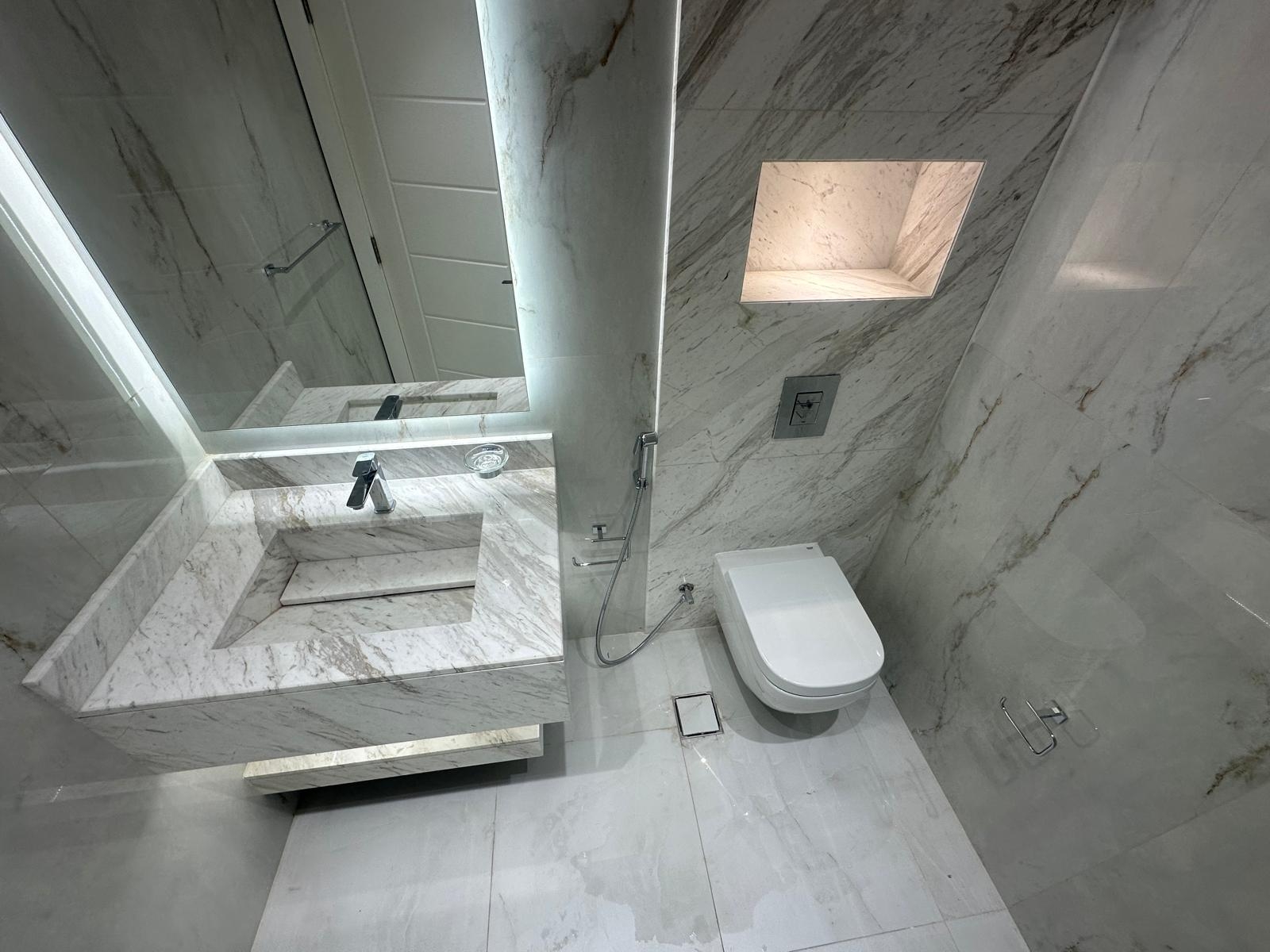 Luxury  Apartment for sale porto Arabia thumbnail 17