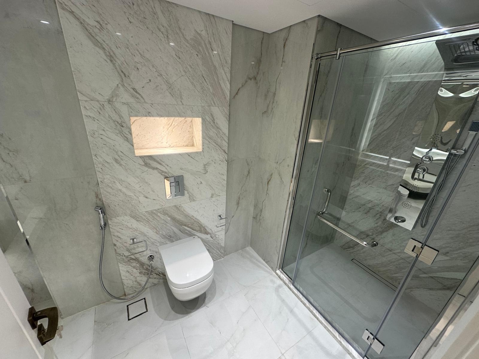 Luxury  Apartment for sale porto Arabia thumbnail 13