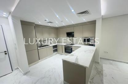 Apartment - 2 Bedrooms - 3 Bathrooms for sale in East Porto Drive - Porto Arabia - The Pearl Island - Doha Apartment - 2 Bedrooms - 3 Bathrooms for sale in East Porto Drive - Porto Arabia - The Pearl Island - Doha