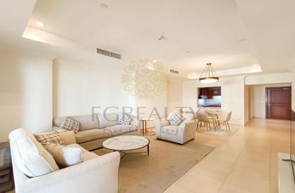 Apartment - 1 Bedroom - 2 Bathrooms for rent in Tower 16 - Porto Arabia - The Pearl Island - Doha