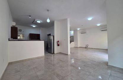 مجمع سكني - 3 غرف نوم - 4 حمامات للايجار في شارع الخازن - مدينة خليفة جنوب - مدينة خليفة - الدوحة