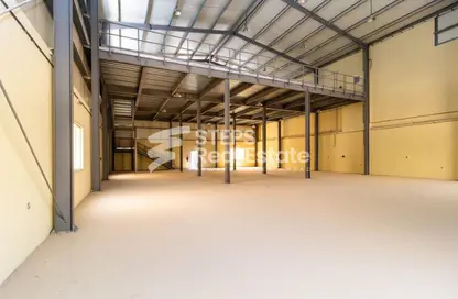 مخزن - استوديو - 3 حمامات للايجار في شارع الصناعية الشرقي - بركة العوامر - الوكرة